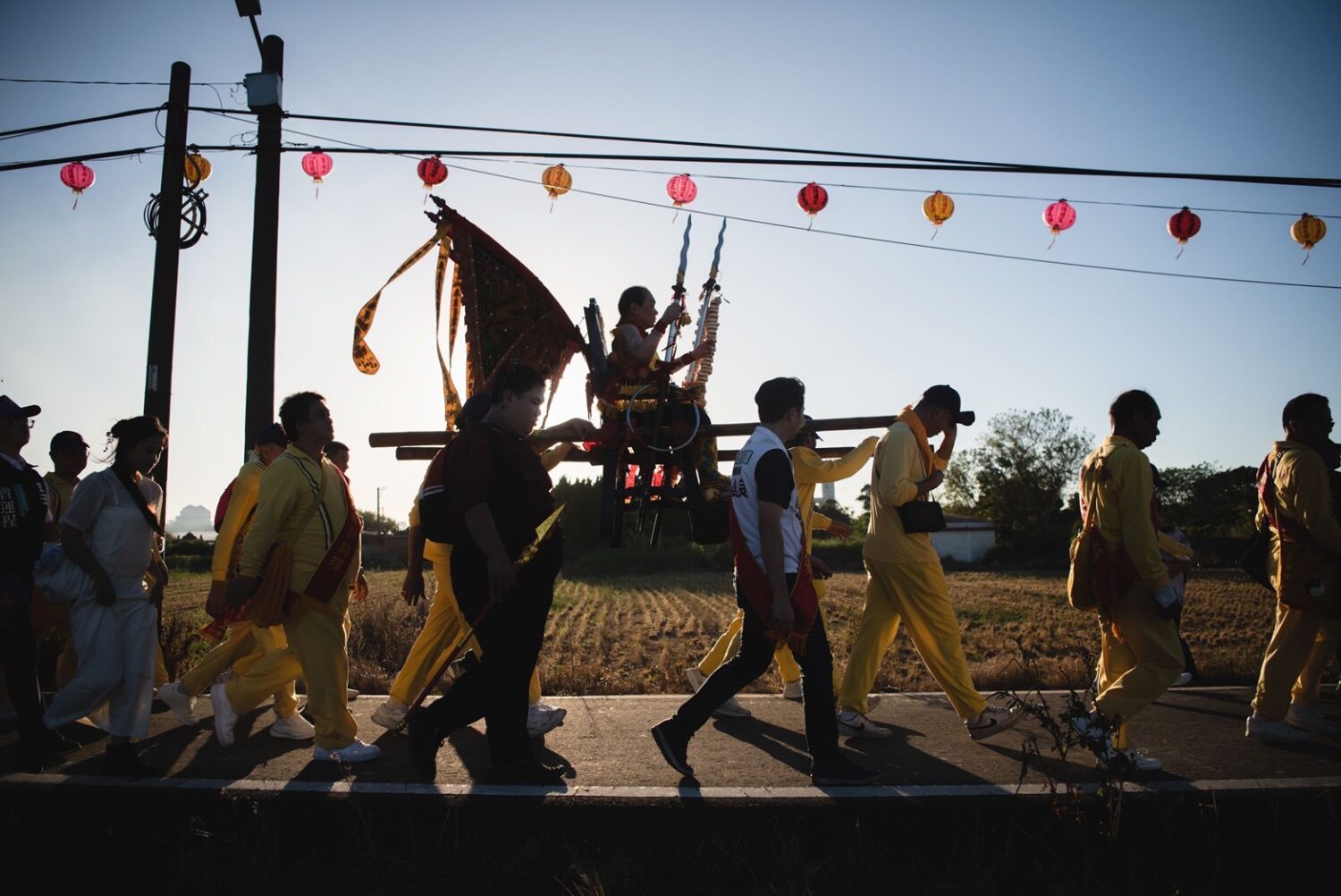 北台灣唯一夜巡太子廟! 護國宮遶境萬人共行祈福桃園 | 索引新聞 INDEX News 今年傳統與創新兼顧,吸引上萬「神的步行者」用雙腳一路跟隨,為期五天走出對太子爺的尊敬與在地有形無形的關懷。(圖/桃園護國宮提供)