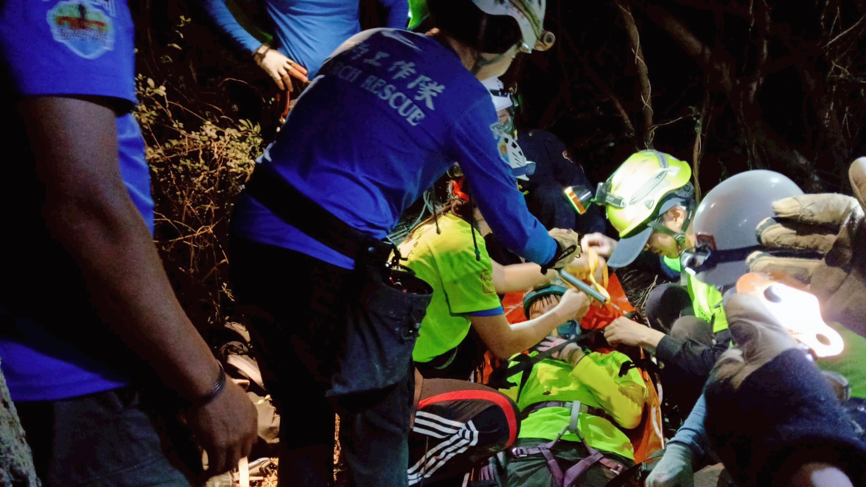 三位重量級貴賓勇闖柴山叢林！邱議瑩、李永得、陳美雅親演受困者　用行動支持《ORT搜索救援訓練》、為高雄淺山安全把關 - https://www.watchmedia01.com