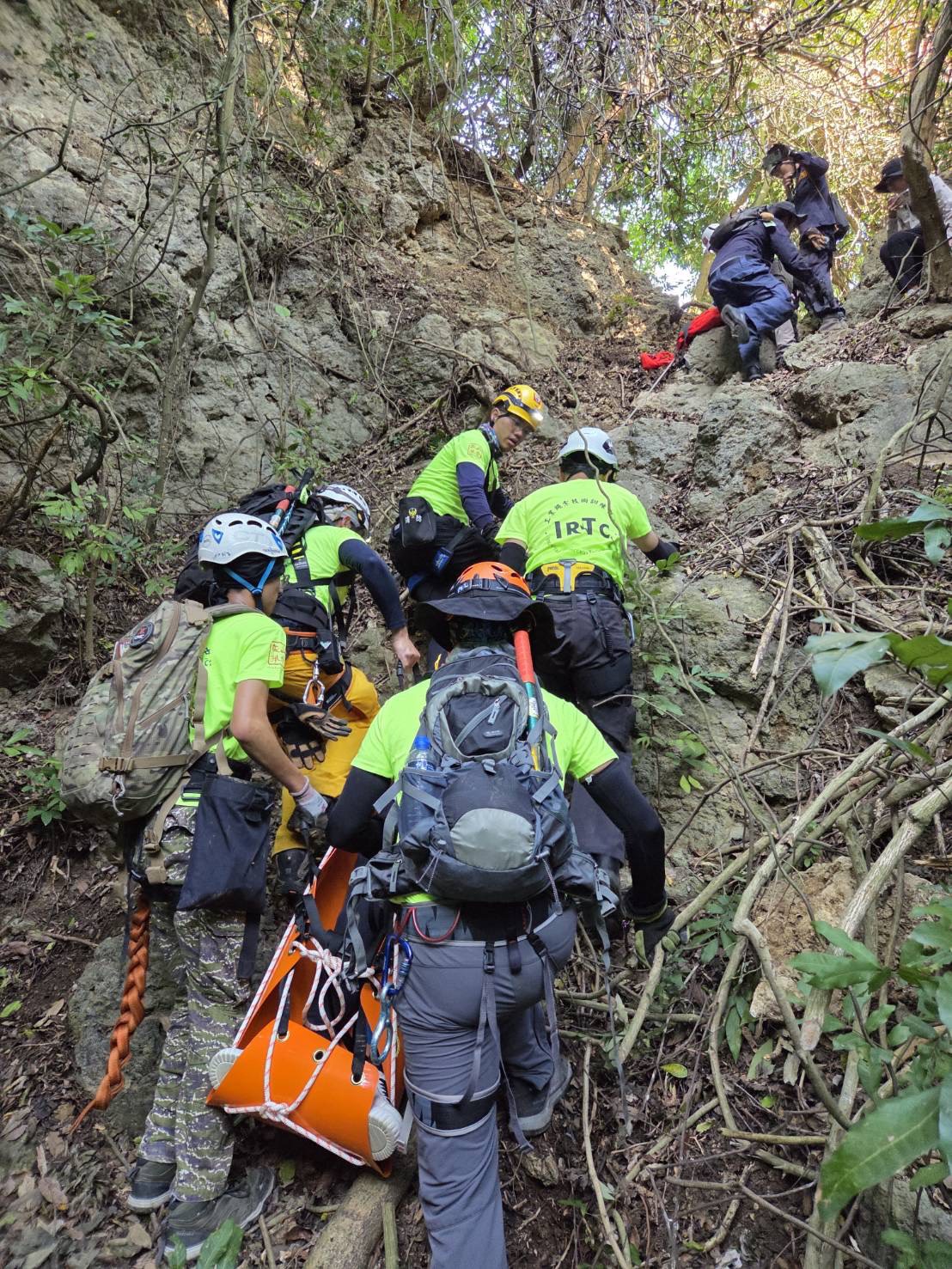 三位重量級貴賓勇闖柴山叢林！邱議瑩、李永得、陳美雅親演受困者　用行動支持《ORT搜索救援訓練》、為高雄淺山安全把關 - https://www.watchmedia01.com