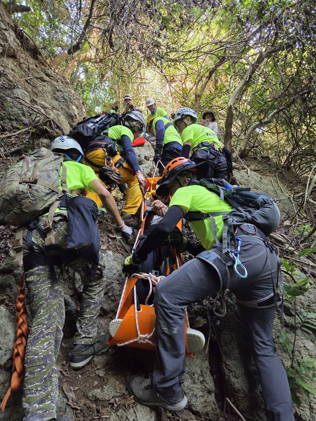 三位重量級貴賓勇闖柴山叢林！邱議瑩、李永得、陳美雅親演受困者　用行動支持《ORT搜索救援訓練》、為高雄淺山安全把關 - https://www.watchmedia01.com