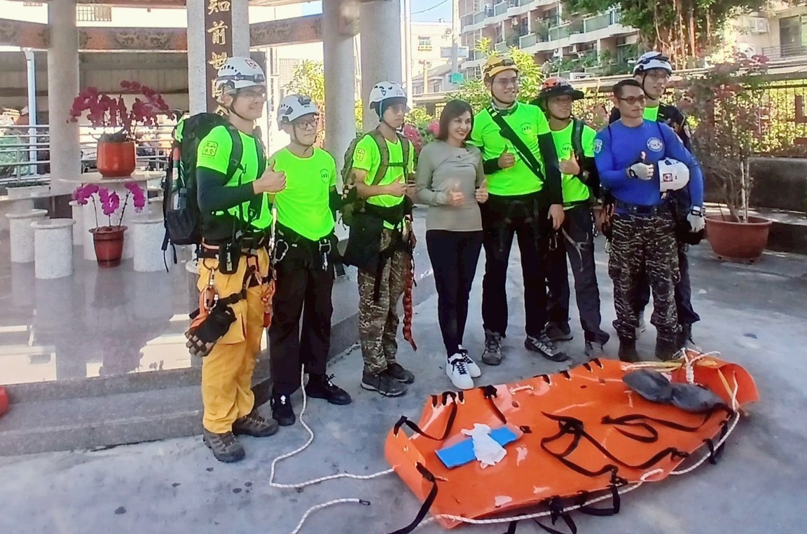 三位重量級貴賓勇闖柴山叢林！邱議瑩、李永得、陳美雅親演受困者　用行動支持《ORT搜索救援訓練》、為高雄淺山安全把關 - https://www.watchmedia01.com