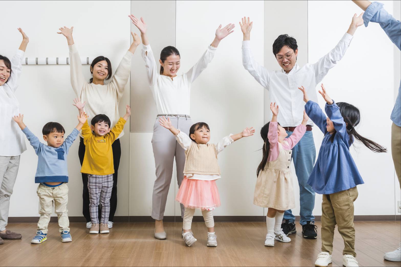 新幼兒課程三年間能累積學習超過 140 首歌曲,讓孩子在玩音樂的過程中,音感、節奏感、專注力與自信心同步升級!