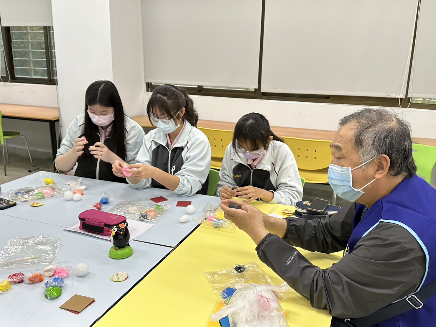 基隆市立中山高中強調動手實作,讓學生都可以自己動手做,做中學。