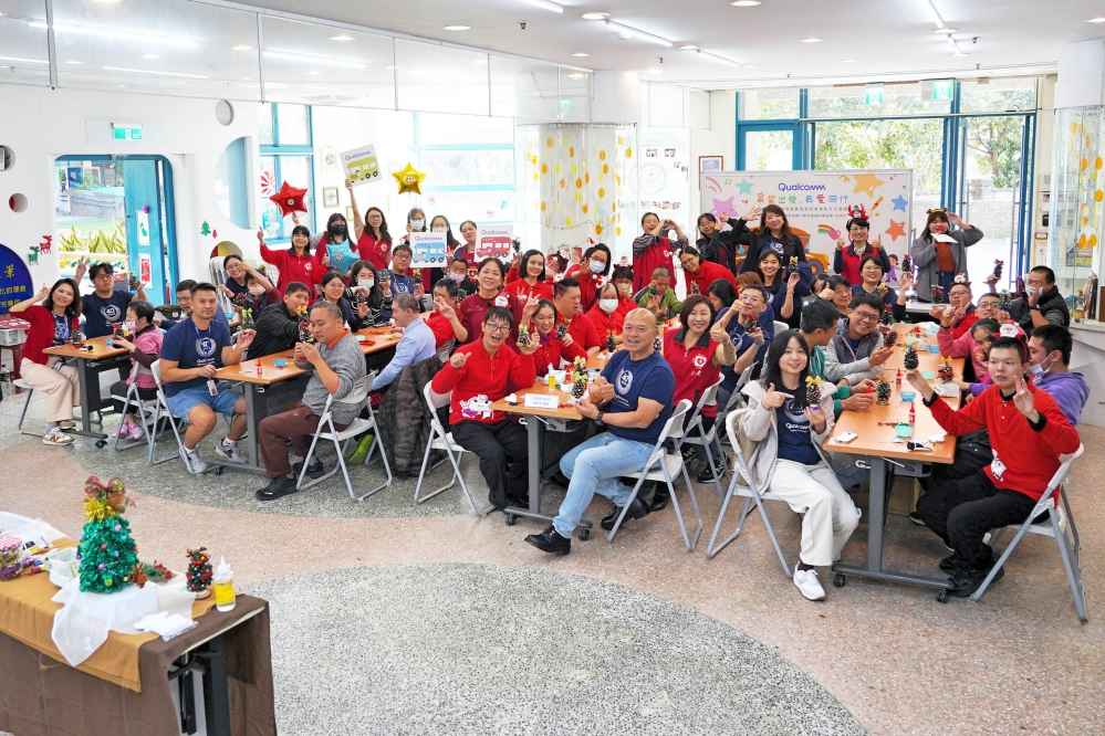 21位高通志工透過手作交流與創意表達傳遞愛與關懷的力量_新竹仁愛基金會提供_Fotor - 報新聞 Mega News