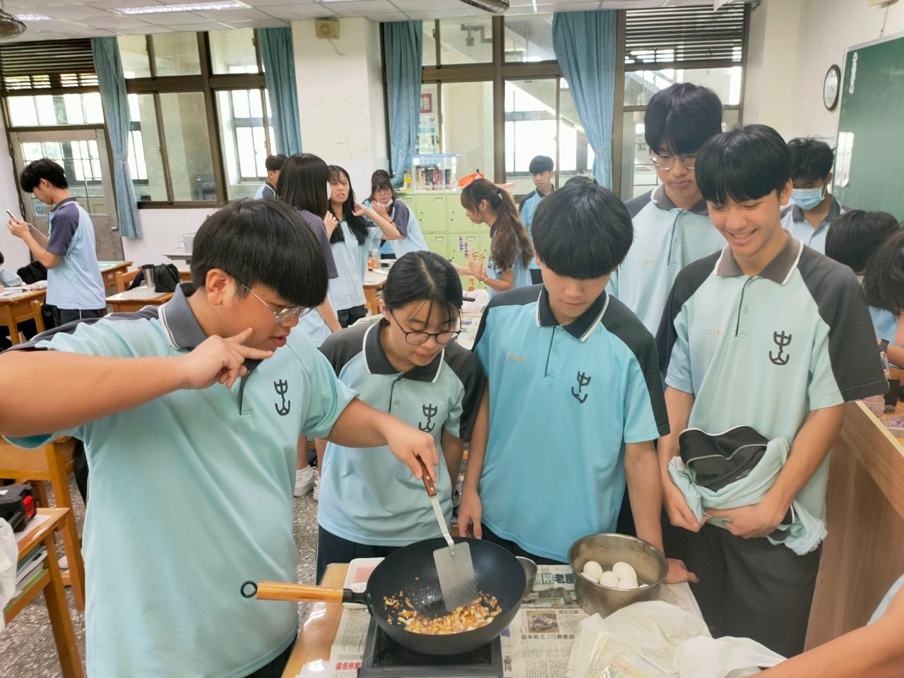 基隆市立中山高中鼓勵學生依興趣發展專長,豐富多元的學生社團不僅為同學提供了充實的課餘生活,更成為激發潛能、培養領導力與團隊精神的重要舞台。