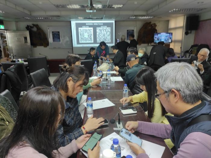 《圖說》論壇安排 AI 影像實作工作坊，講師帶領學員實際操作腳本發想與短影音剪輯，讓與會青年創作者將 AI 應用即時轉化為創作成果。〈記者葉柏成攝〉