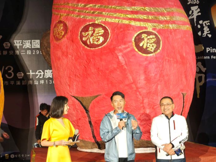 《圖說》2026新北市平溪天燈節記者會，由市長侯友宜與活動代言人、極地超馬運動員陳彥博共同揭開序幕。〈記者葉柏成攝〉