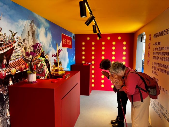 《圖說》民眾祈福、感受神明庇佑，心願滿載。〈民政局提供〉