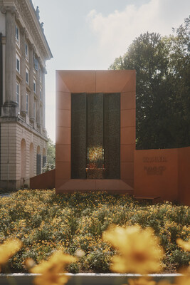 由 Kohler 呈獻的 The Flamingo Estate Bathhouse 於米蘭設計週亮相