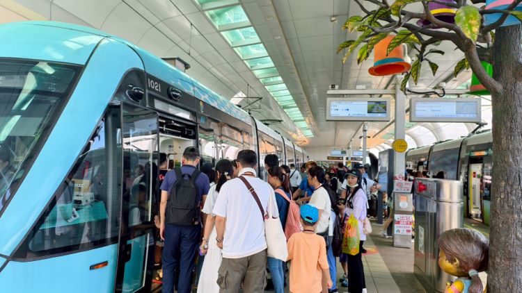 《圖說》淡海輕軌此次針對平日早尖峰時段加開班次，優化整體運輸服務品質。〈新北捷運公司提供〉