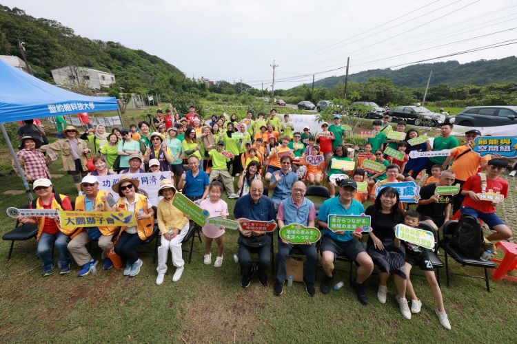《圖說》新北市農情食課教育推廣學會主辦的「2026水梯田排球嘉年華」,結合泥巴排球、食農闖關及地方特色體驗,將農村景觀轉化為充滿趣味的戶外學習場域。〈農業局提供〉