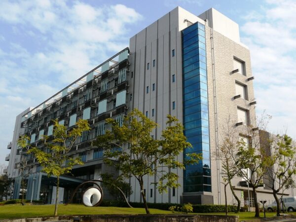 工研院則在臺南的六甲成立「智慧機器人創新與應用研發中心」(來源-六甲區公所)