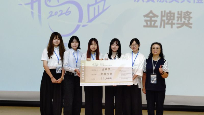 《圖說》「農來保」團隊針對「如何提高農民主動投保農業保險意願」議題提出「數位沙盤推演遊戲」、「八點檔戲劇置入」等創新方案拿下金牌獎。〈青年局提供〉