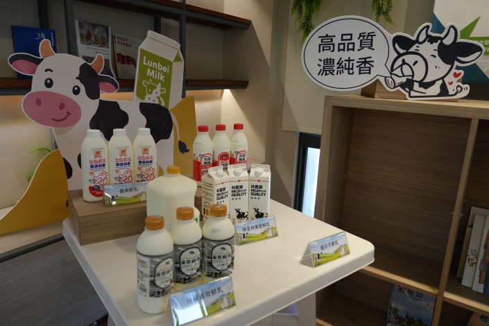 縣府持續推動「崙背鮮乳」、「貓兒干鮮乳」等在地品牌，讓「在地生產、在地消費」形成良性循環。